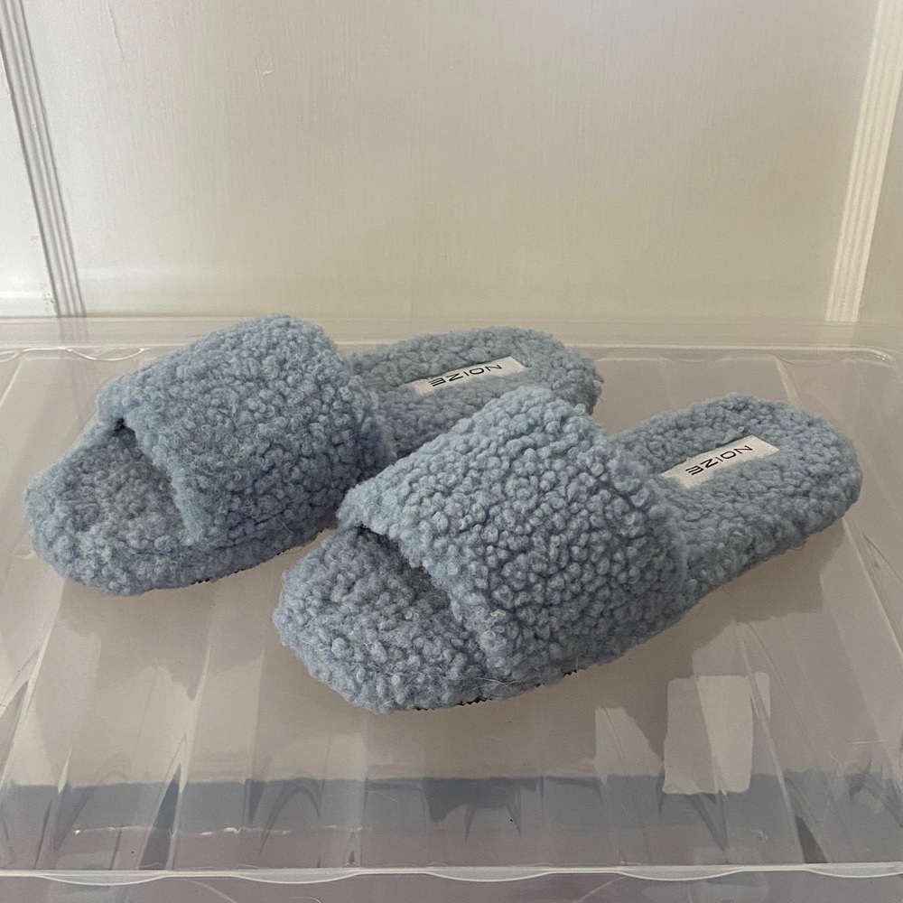 Noize Cozy Blue Fuzzy Slippers